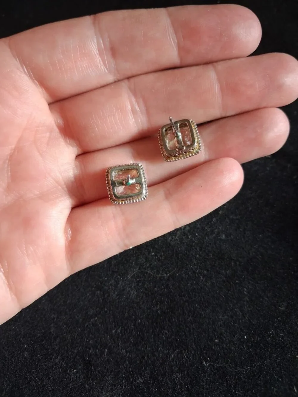 Square stud earrings